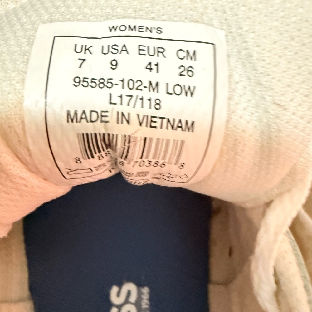 K-Swiss White and Black Athletic Shoes - Picture 3 of 3